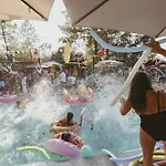 Zecamping 3 Etoiles Animaux Acceptes Piscine Et Aire De Jeux *