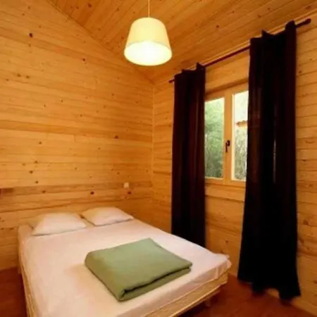 Zecamping 3 étoiles Animaux Acceptés Piscine Et Aire De Jeux Chalet *