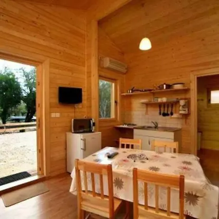 Chalet Zecamping 3 étoiles Animaux Acceptés Piscine Et Aire De Jeux