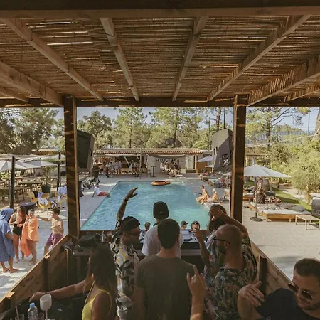 Chalé Zecamping 3 Etoiles Animaux Acceptes Piscine Et Aire De Jeux