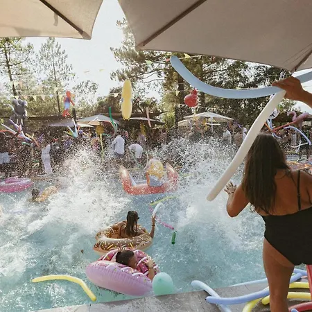 Chalé Zecamping 3 Etoiles Animaux Acceptes Piscine Et Aire De Jeux *