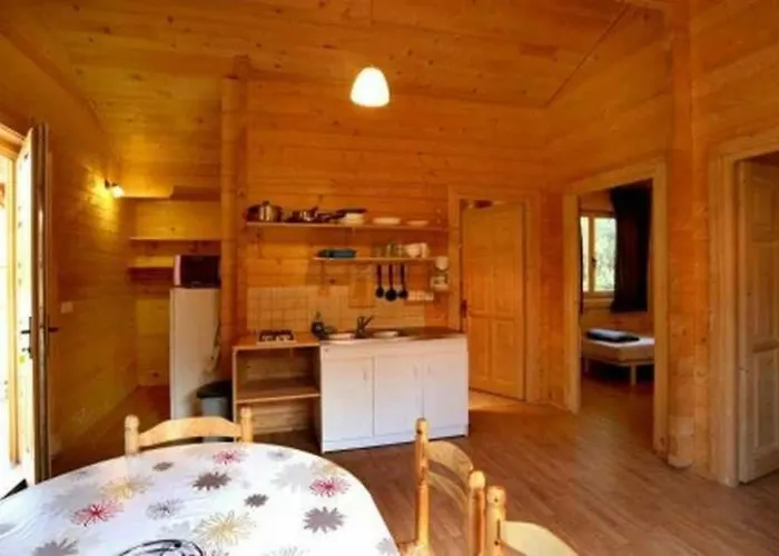 Camping Zecamping 3 Etoiles Animaux Acceptes Piscine Et Aire De Jeux