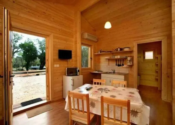 Campsite Zecamping 3 Etoiles Animaux Acceptes Piscine Et Aire De Jeux