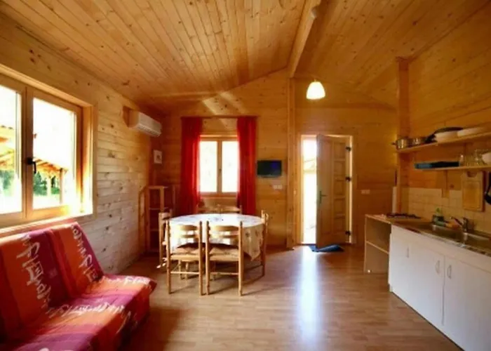 Campsite Zecamping 3 Etoiles Animaux Acceptes Piscine Et Aire De Jeux Porto-Vecchio (Corsica)