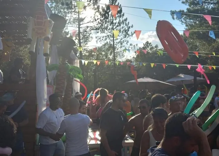 Campsite Zecamping 3 Etoiles Animaux Acceptes Piscine Et Aire De Jeux *